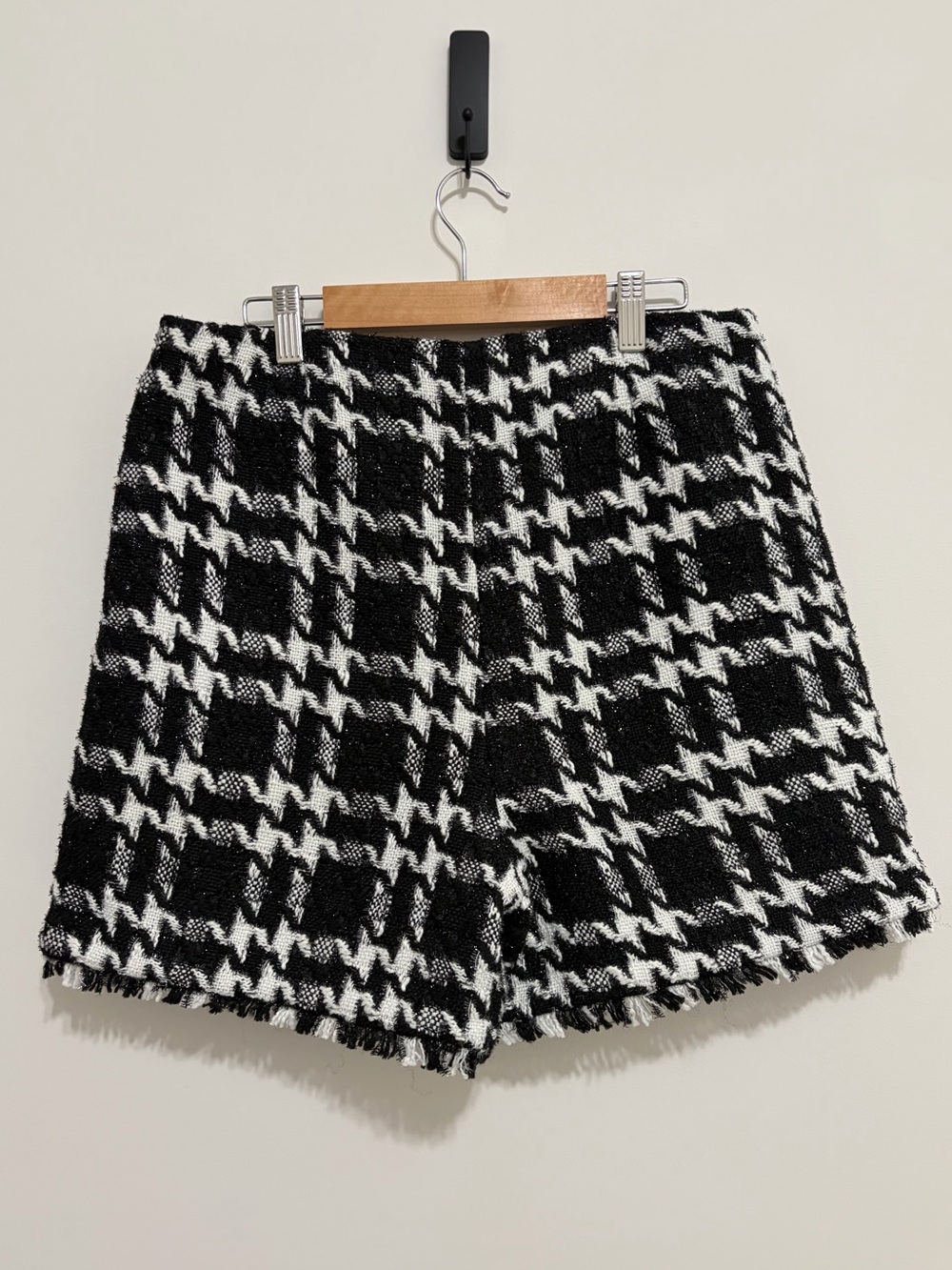 Versona Black & White Houndstooth Tweed Skort - Picture 3 of 5